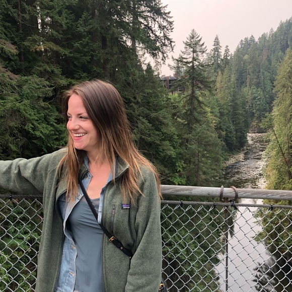 Meet your posher, Stephanie! - Picture 2 of 4